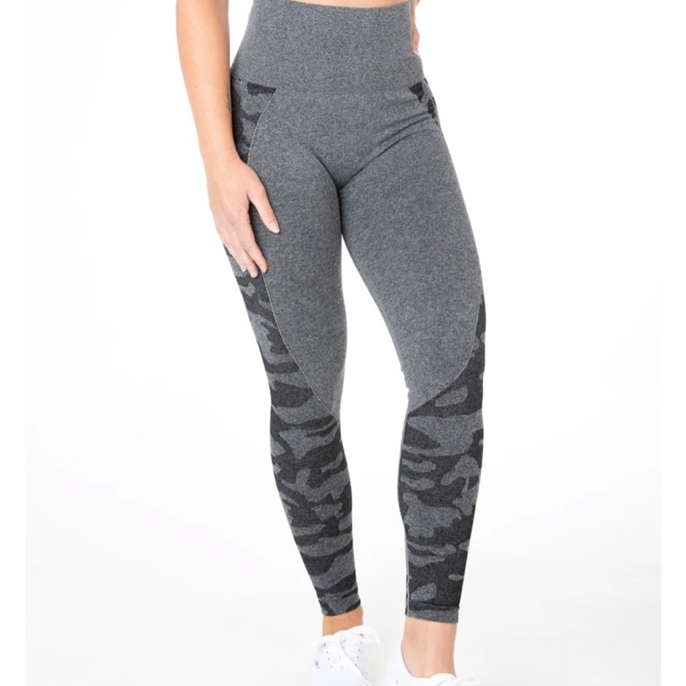 CNC camo booty scrunch leggings L